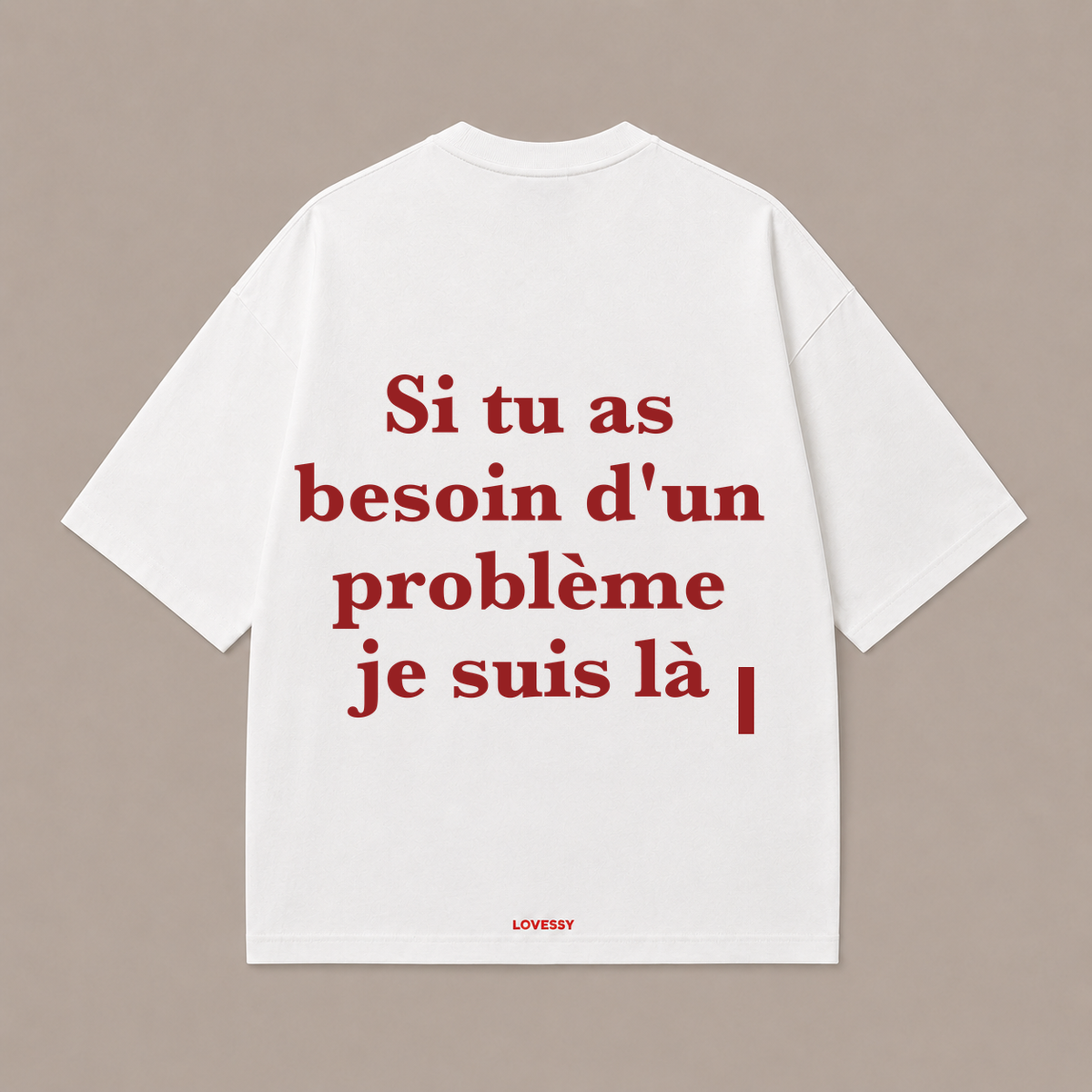 SI TU AS BESOIN D'UN PROBLÈME JE SUIS LÀ porté dans une scène naturelle