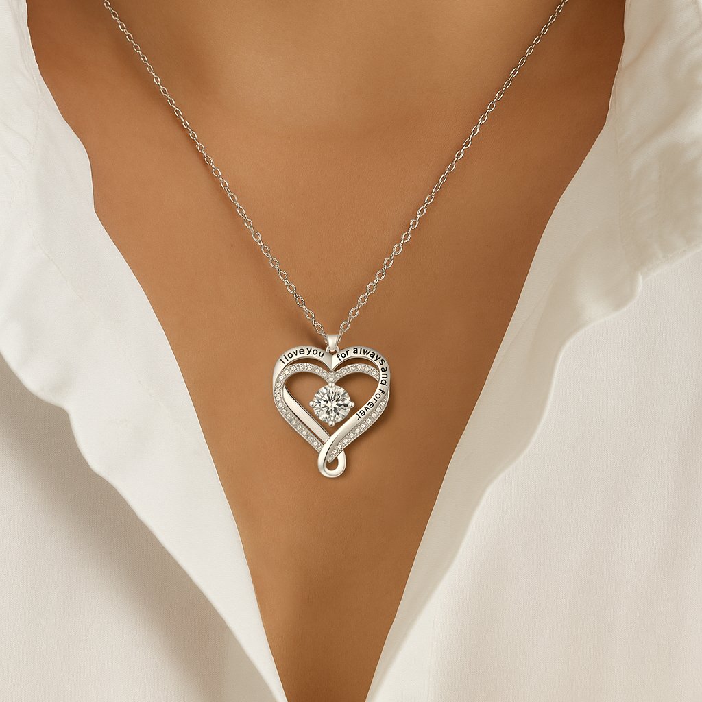 HER-N121 heart necklace close-up