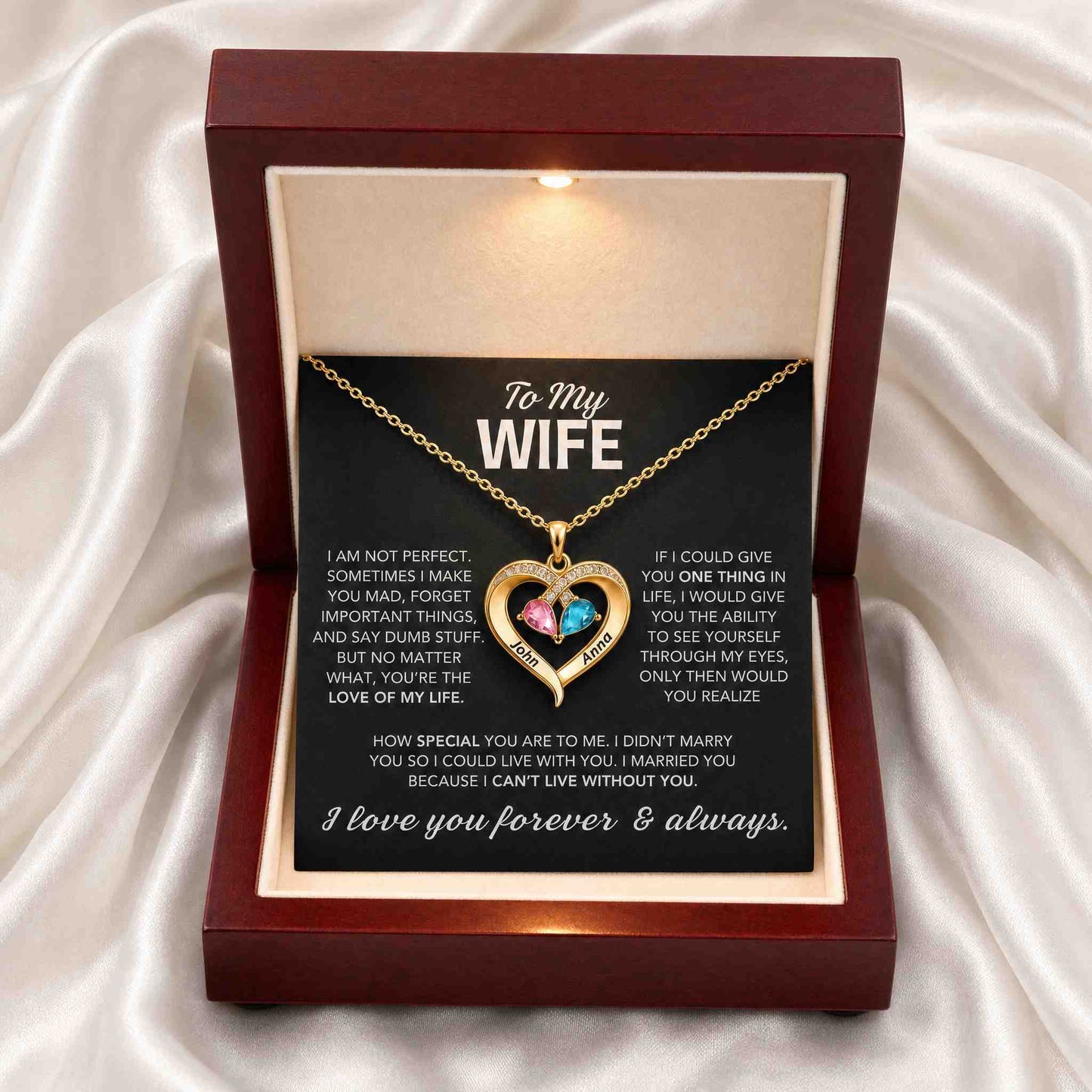 Pendentif cœur avec pierres de naissance en gros plan