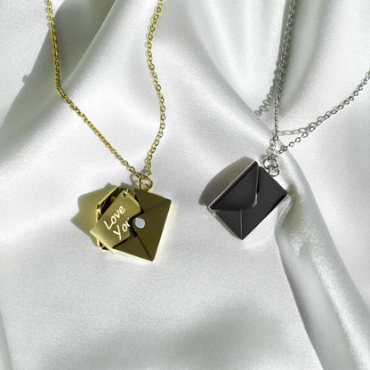 Collier Lettre d’Amour Lovessy porté