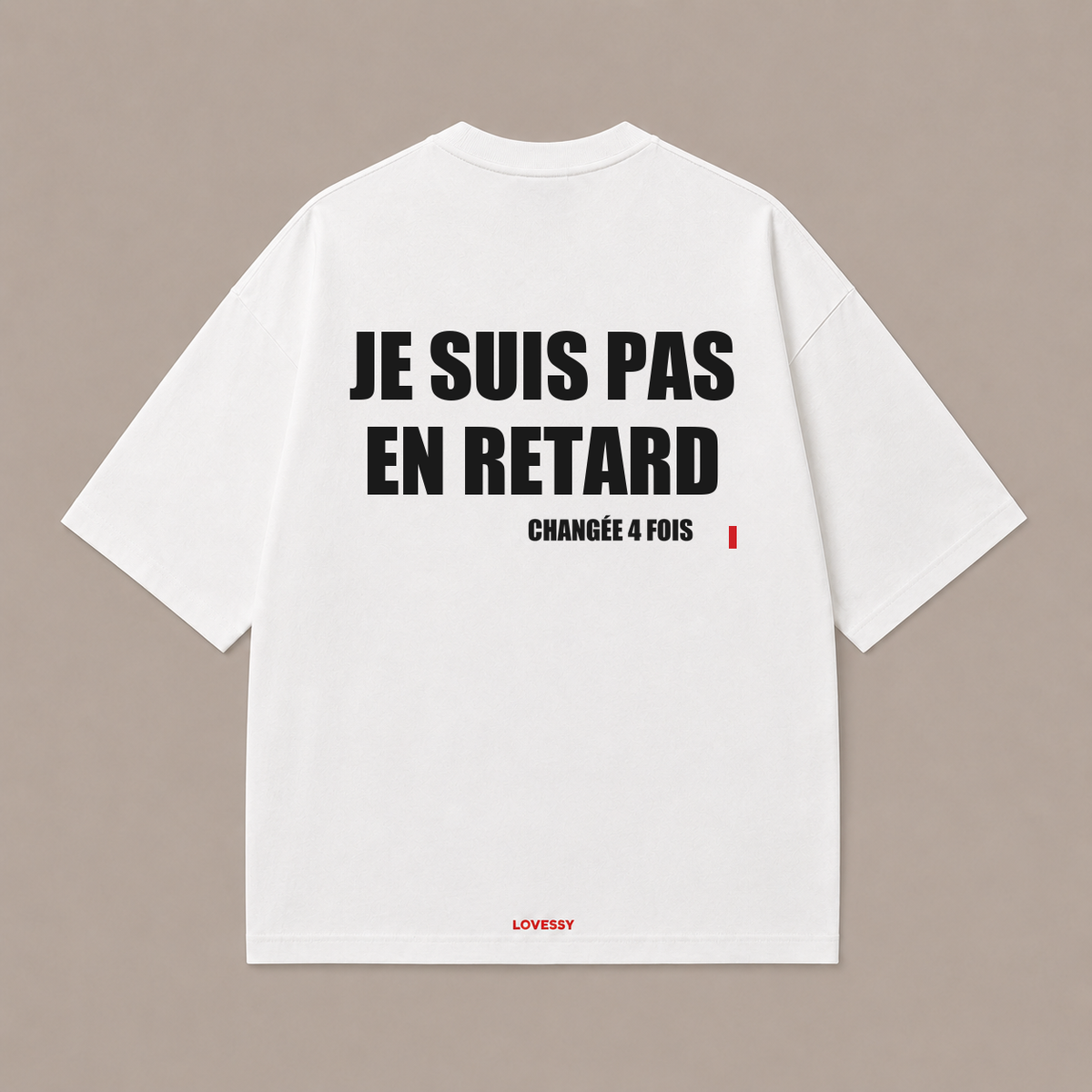 T-shirt blanc LOVESSY — JE SUIS PAS EN RETARD CHANGÉE 4 FOIS